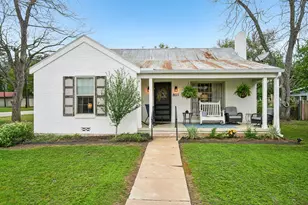 801 Bishop St, Smithville, TX 78957 - Photo 1