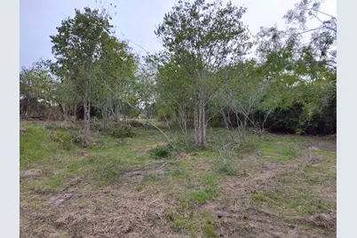 206 W Roberts Avenue, Rockdale, TX 76567 - Photo 4