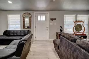 1217 Jones St, Smithville, TX 78957 - Photo 4