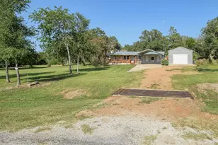 1217 Jones St, Smithville, TX 78957 - Photo 28