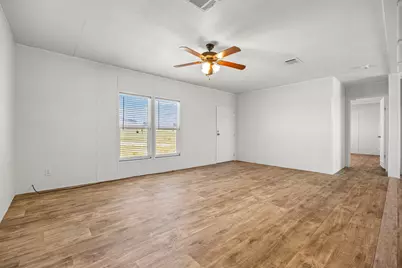 260 Castellana Way, Elgin, TX 78621 - Photo 6