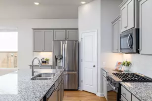8204 Silhouette St, Austin, TX 78744 - Photo 4