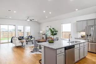 8204 Silhouette St, Austin, TX 78744 - Photo 2