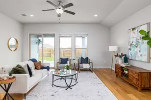 8204 Silhouette St, Austin, TX 78744 - Photo 10