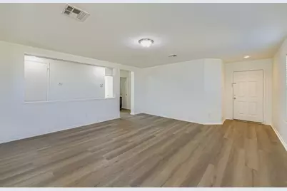 101 Bandara Woods Boulevard, Elgin, TX 78621 - Photo 4