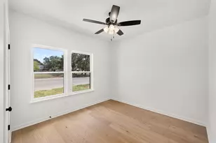 271 S Manse Ave, Giddings, TX 78942 - Photo 14