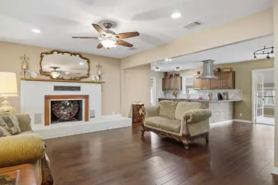 410 N Burnet Street, Manor, TX 78653 - Photo 6