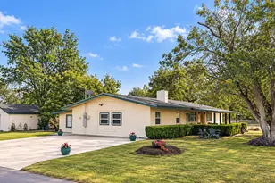 410 N Burnet St, Manor, TX 78653 - Photo 1