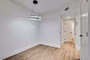 704 W 21st St, Austin, TX 78705 - Photo 6