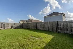 328 Black Opal Dr, Jarrell, TX 76537 - Photo 4