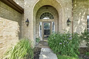 302 N Carriage Hills Dr, Georgetown, TX 78626 - Photo 2