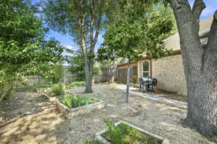 302 N Carriage Hills Dr, Georgetown, TX 78626 - Photo 20