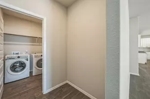 107 Honeybee Ln, Elgin, TX 78621 - Photo 8
