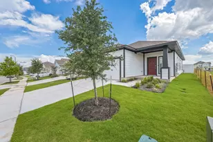 107 Honeybee Ln, Elgin, TX 78621 - Photo 2
