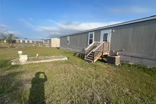 302 Sparrow Ln, Kyle, TX 78640 - Photo 6