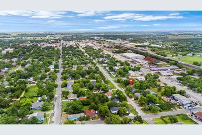 909 W 3rd Street, Taylor, TX 76574 - Photo 4