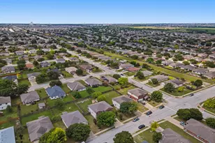 605 Holbrooke St, Hutto, TX 78634 - Photo 40