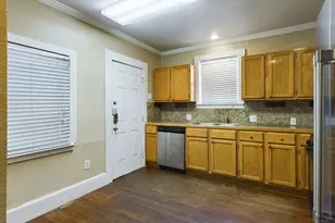 705 E 32nd St, Austin, TX 78705 - Photo 12