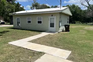 734 Trinity St, Lockhart, TX 78644 - Photo 1