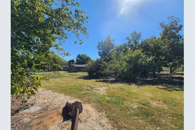 303 E Wolf Street, Granger, TX 76530 - Photo 4