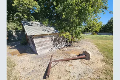 303 E Wolf Street, Granger, TX 76530 - Photo 6