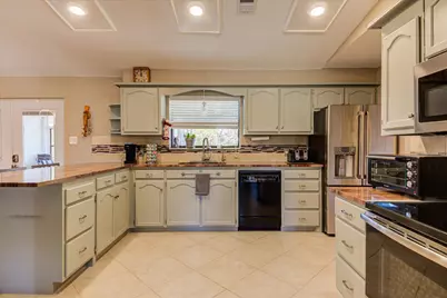 200 Harbor Cir Circle, Georgetown, TX 78633 - Photo 10