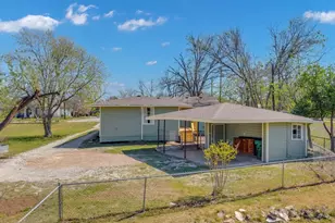 1309 Sloan St, Taylor, TX 76574 - Photo 6