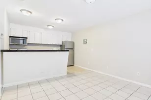 304 E 33rd St, Austin, TX 78705 - Photo 4
