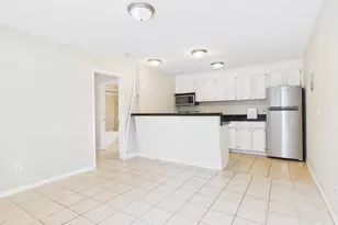 304 E 33rd St, Austin, TX 78705 - Photo 2