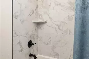 802 S Creek St, Fredericksburg, TX 78624 - Photo 16