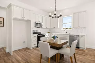 802 S Creek St, Fredericksburg, TX 78624 - Photo 6