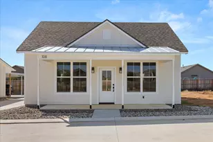 802 S Creek St, Fredericksburg, TX 78624 - Photo 2