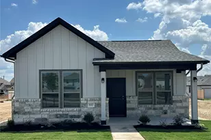 557 Porter Country Pkwy, Buda, TX 78610 - Photo 1