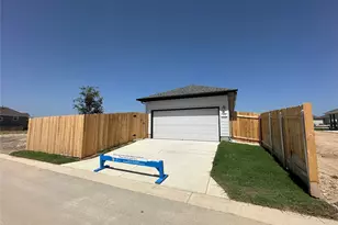 557 Porter Country Pkwy, Buda, TX 78610 - Photo 10