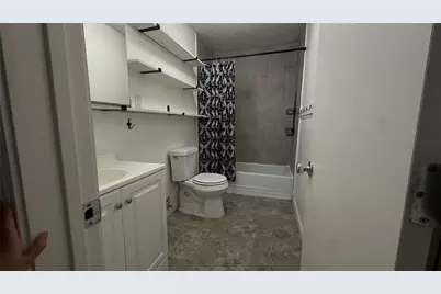 806 W 8th Street, Taylor, TX 76574 - Photo 8