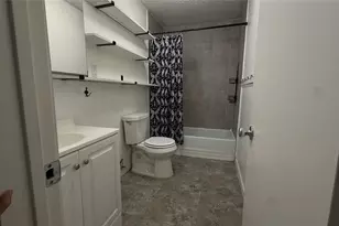 806 W 8th St, Taylor, TX 76574 - Photo 8