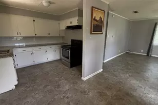 806 W 8th St, Taylor, TX 76574 - Photo 6