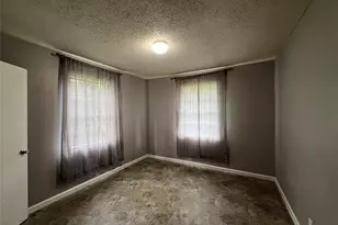 806 W 8th St, Taylor, TX 76574 - Photo 10