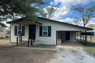 317 Webb St, Smithville, TX 78957 - Photo 2