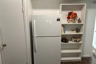 317 Webb St, Smithville, TX 78957 - Photo 4