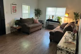 317 Webb St, Smithville, TX 78957 - Photo 4