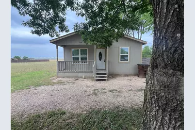 1310 Torres Street, Lockhart, TX 78644 - Photo 2