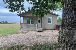 1310 Torres St, Lockhart, TX 78644 - Photo 2