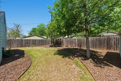 916 E 49th Street, Austin, TX 78751 - Photo 26