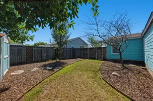 916 E 49th St, Austin, TX 78751 - Photo 28
