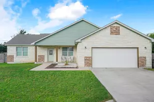 125 Naalehu Ct, Bastrop, TX 78602 - Photo 2