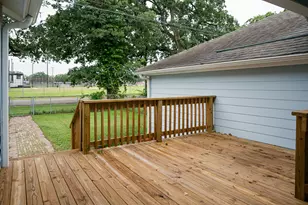 450 Biscayne St, Giddings, TX 78942 - Photo 18
