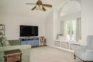 450 Biscayne St, Giddings, TX 78942 - Photo 4