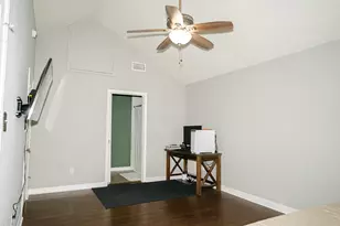 450 Biscayne St, Giddings, TX 78942 - Photo 28