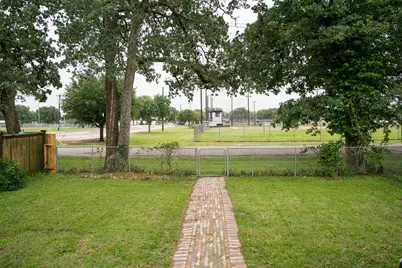 450 Biscayne Street, Giddings, TX 78942 - Photo 36